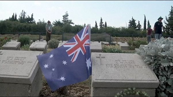 Australianos e Neozelandeses celebram centenário da batalha de Lone Pine na Turquia Australianos e Neozelandeses celebram centenário da batalha de Lone Pine na Turquia