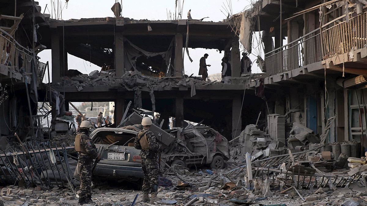 Afganistan'da patlama: 8 ölü 400 yaralı