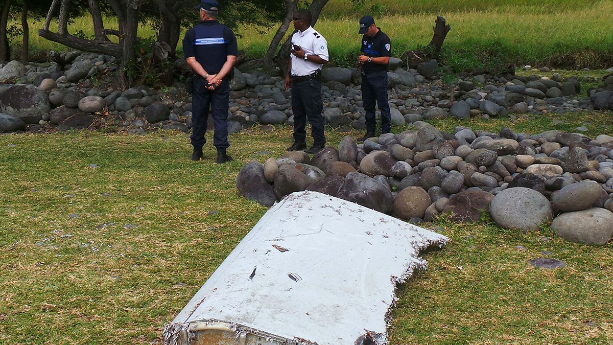 Francia inicia una exhaustiva búsqueda de más restos de avión en la isla de La Reunión