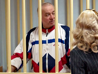 Sergei Skripal talking from a defendant\'s cage to his lawyer during a hearing at the Moscow District Military Court on Aug. 9, 2006.