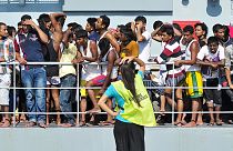 Cinq personnes arrêtées après le naufrage d'une embarcation de migrants en Méditerranée