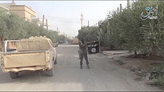 پیکارجویان داعش پس از تصرف قریتین در سوریه ۲۳۰ غیرنظامی را ربودند