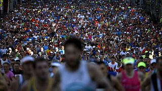 Australian PM Tony Abbott dons trainers for charity fun run