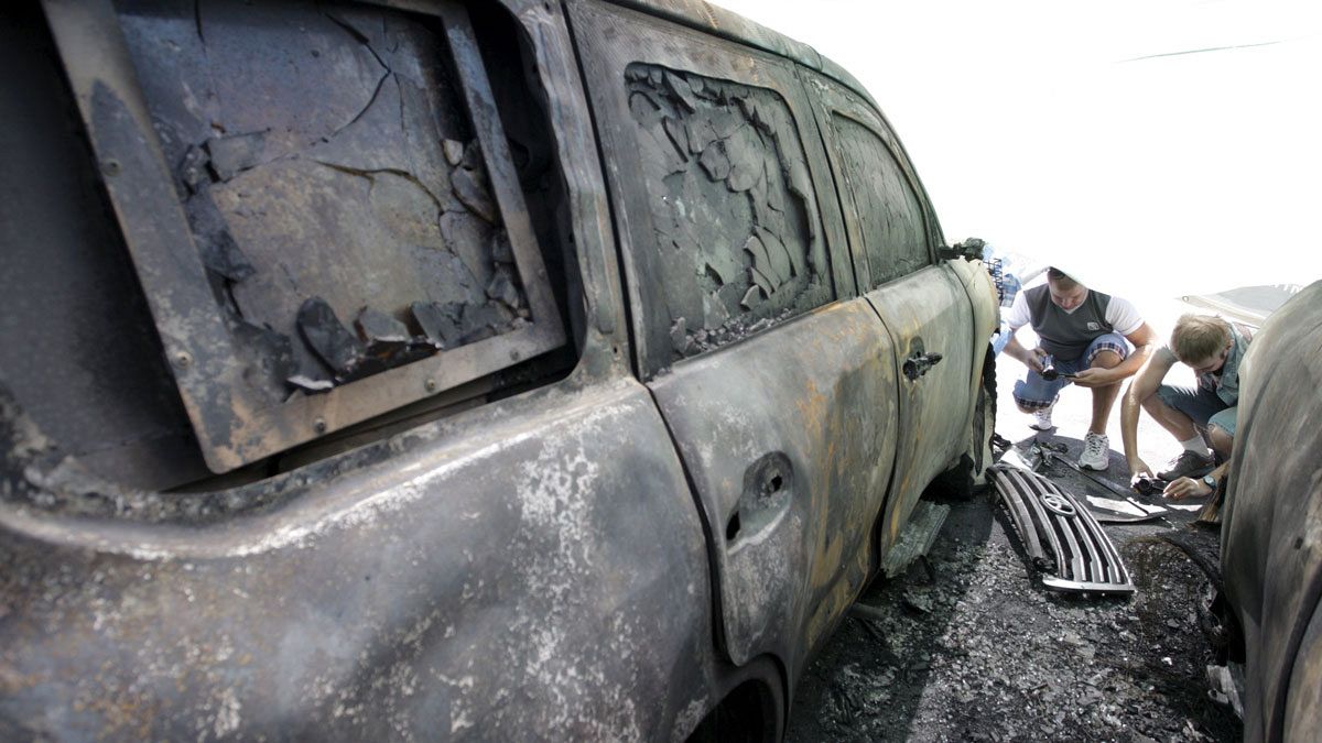 إحراق 4 سيارات مصفَّحة في دونيتْسْكْ تابعة لمنظمة الأمن والتعاون في أوروبا