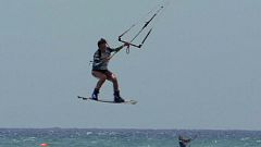 Kitesurf: Bruna Kajiya supreende na prova final de estilo livre em Fuerteventura