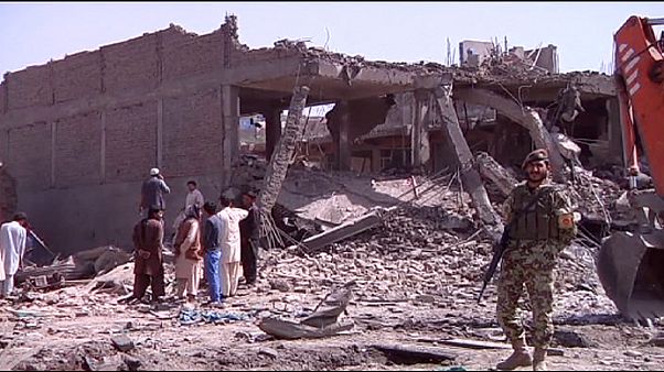 حمله انتحاری در ولایت قندوز افغانستان دست کم ۲۹ کشته برجا گذاشت حمله انتحاری در ولایت قندوز افغانستان دست کم ۲۹ کشته برجا گذاشت