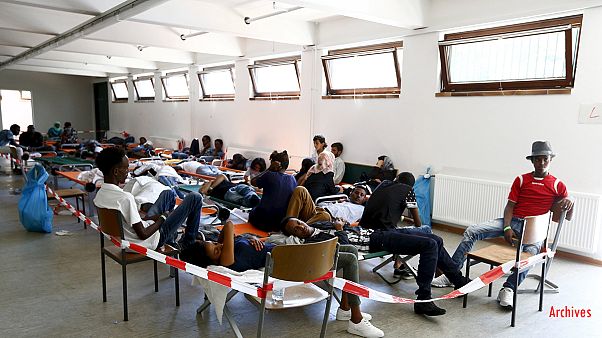Alemanha tenta travar fluxo de migrantes dos Balcãs Alemanha tenta travar fluxo de migrantes dos Balcãs