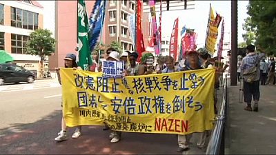 Manifestantes em Nagasáqui afirmam novas propostas de lei colocam em risco a Constituição pacifista do Japão