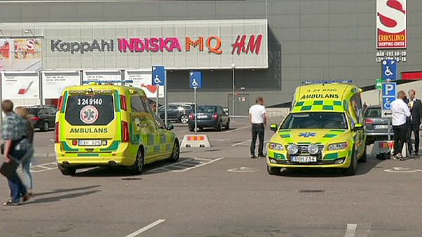 مقتل شخصين جراء اعتداء بالسلاح البيض في السويد مقتل شخصين جراء اعتداء بالسلاح البيض في السويد