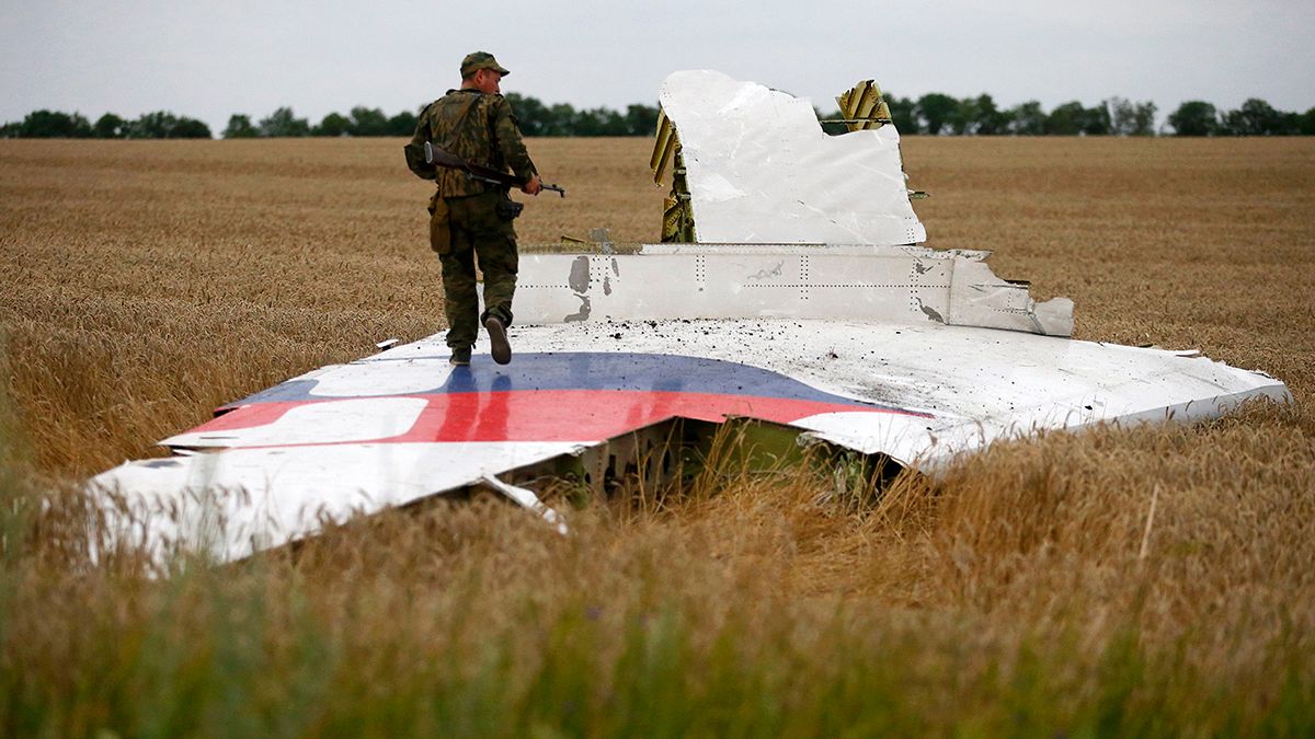Investigan si entre las partes del vuelo MH17 encontradas hay posibles restos de misil BUK