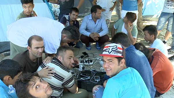 Grécia: Imigrantes "ocupam" parque de Atenas Grécia: Imigrantes "ocupam" parque de Atenas