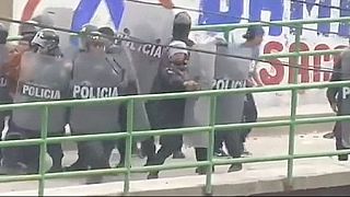 Un muerto y decenas de heridos en Perú durante las protestas por un conflicto minero