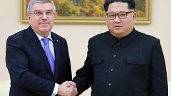 Image: North Korea's Kim Jong-Un meets Olympic chief Thomas Bach in Pyongya
