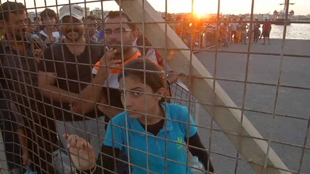 İstanköy Adası'nda bekleyen Suriyeli göçmenler Yunanistan'a götürülüyor