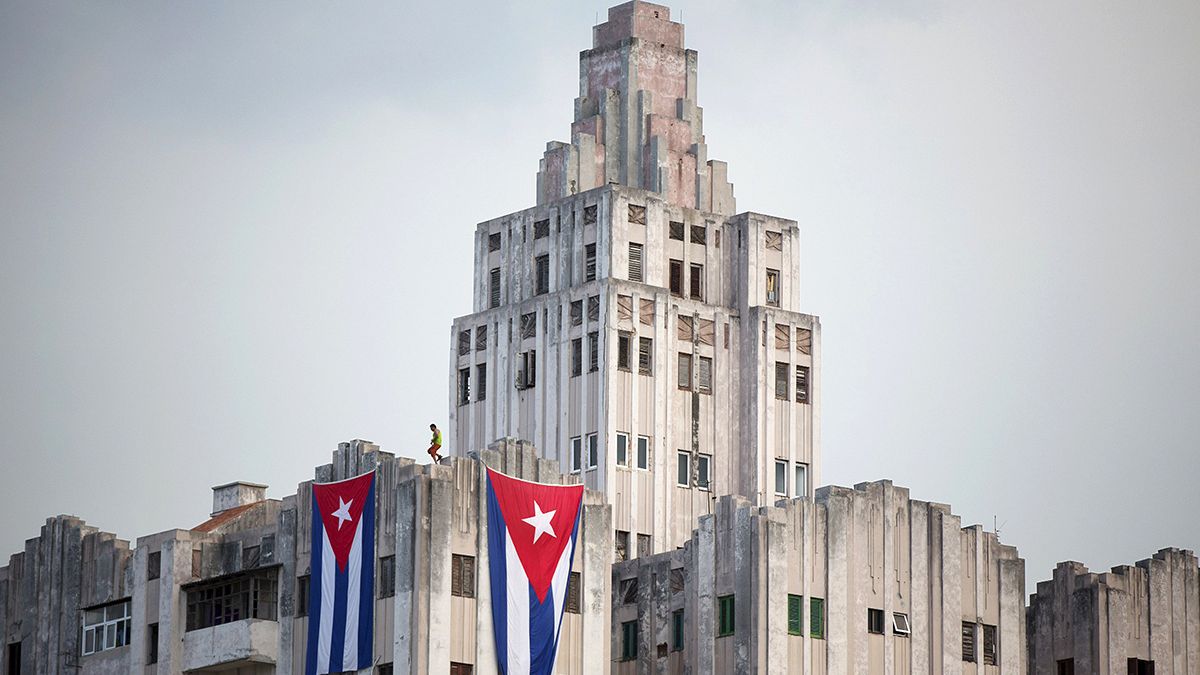 Керри летит на Кубу поднять там американский флаг