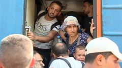 Tausende Flüchtlinge in Mazedonien kämpfen um wenige Plätze in Zügen nach Norden