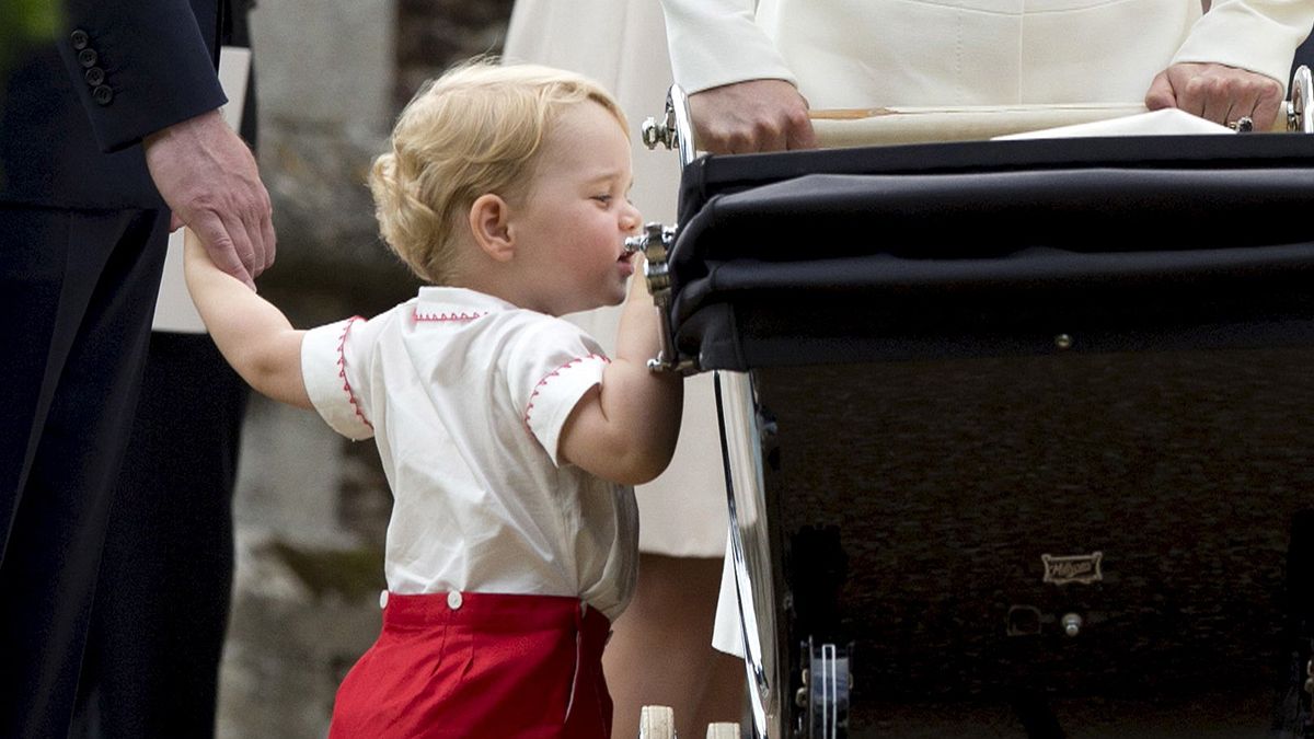العائلة الملكية البريطانية تنتقد المحاولات الخطرة لتصوير الأمير جورج
