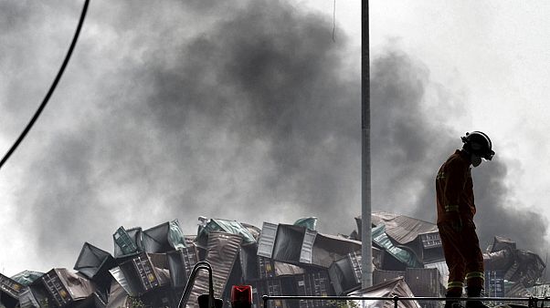 Les autorités ordonnent l'évacuation de la population dans un rayon de 3 km autour du lieu de la catastrophe de Tianjin Les autorités ordonnent l'évacuation de la population dans un rayon de 3 km autour du lieu de la catastrophe de Tianjin