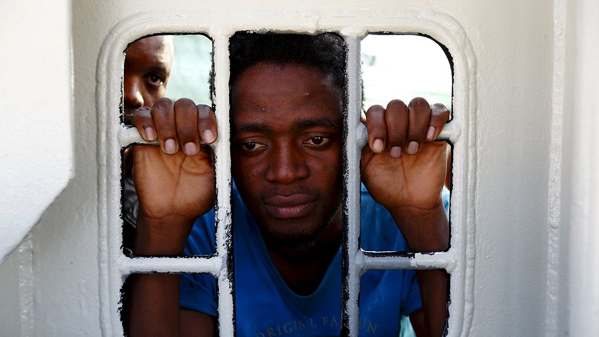 40 migranti morti in un barcone soccorso dalla Marina italiana al largo della Libia