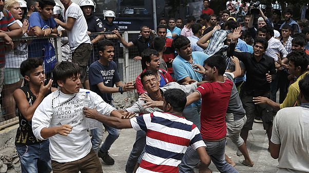 Grèce : échauffourées entre migrants sur l'île de Kos Grèce : échauffourées entre migrants sur l'île de Kos
