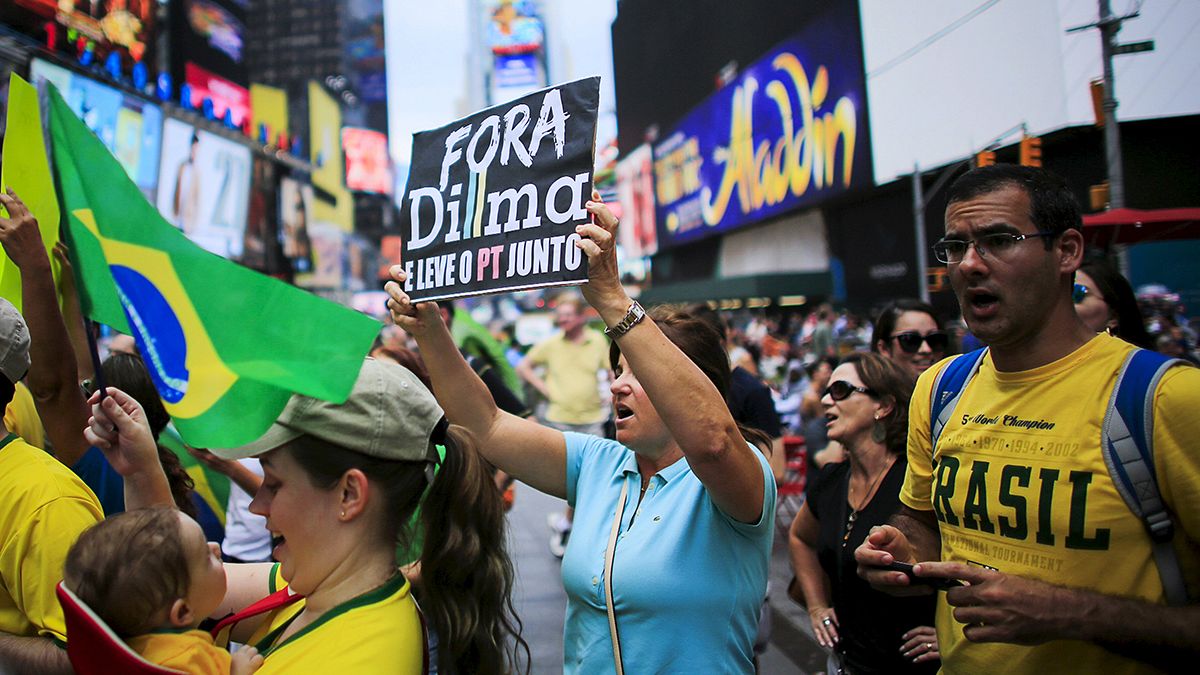Dilma raus! Brasilianer fordern Absetzung ihrer Präsidentin