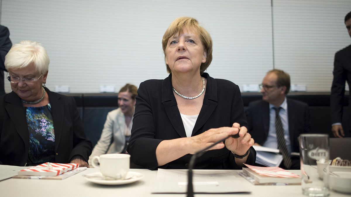 El Bundestag vota el tercer rescate a Grecia con una rebelión interna en el partido de Merkel