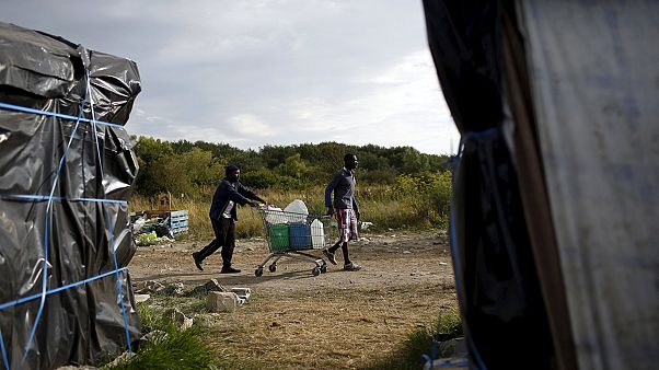 Frankreich und Großbritannien wollen neue Maßnahmen gegen Flüchlingskrise in Calais beschließen Frankreich und Großbritannien wollen neue Maßnahmen gegen Flüchlingskrise in Calais beschließen