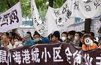 الصين: متضررو انفجارات تيانجين يطالبون بتعويضات وسط مخاوف من حدوث تلوث بيئي