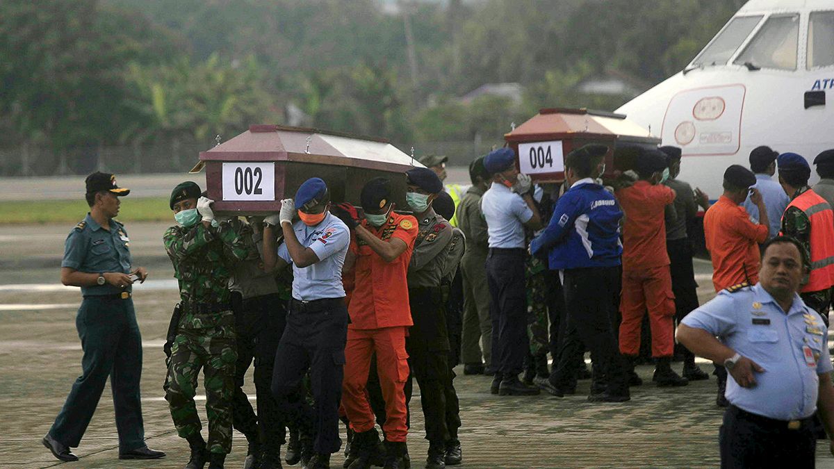 Llegan a Jayapura 17 de las 54 víctimas del avión siniestrado para ser identificadas