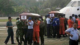 اندونزی؛ انتقال اجساد قربانیان خطوط هوایی تریگانا به فرودگاه جایاپورا