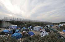 Migração: Ministros francês e britânico visitam Calais