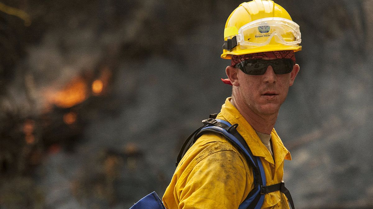Três bombeiros morreram no combate aos incêndios florestais nos EUA