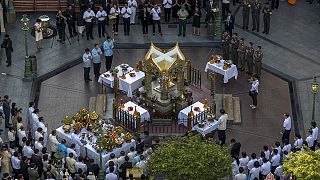 La Thaïlande honore les victimes de l'attentat de Bangkok et demande l'aide d'Interpol