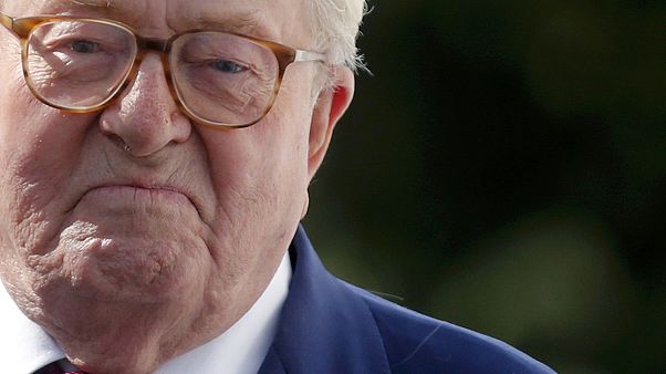 Марин Ле Пен одобрила исключения отца из рядов "Национального фронта" Марин Ле Пен одобрила исключения отца из рядов "Национального фронта"
