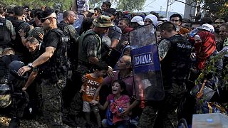 La República de Macedonia deja pasar a los refugiados a cuenta gotas