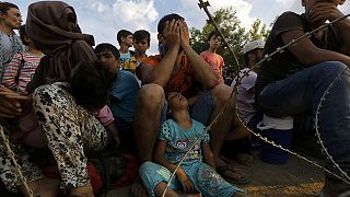 Hundreds of migrants enter FYR Macedonia after earlier border clashes