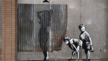 El artista callejero Banksy abre Dismaland un antiparque temático en Inglaterra