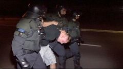Gewalt bei NPD-Demo gegen Flüchtlinge in Heidenau: 31 verletzte Polizisten