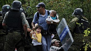 Migrants push through police lines to cross FYR Macedonia border