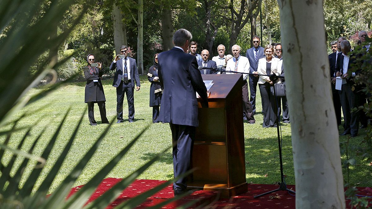 در حضور وزیر خارجه بریتانیا سفارت این کشور در تهران بازگشایی شد
