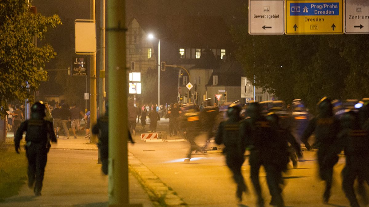 تظاهرات راست افراطی آلمان در شهر هایدنو برای دومین شب ادامه یافت