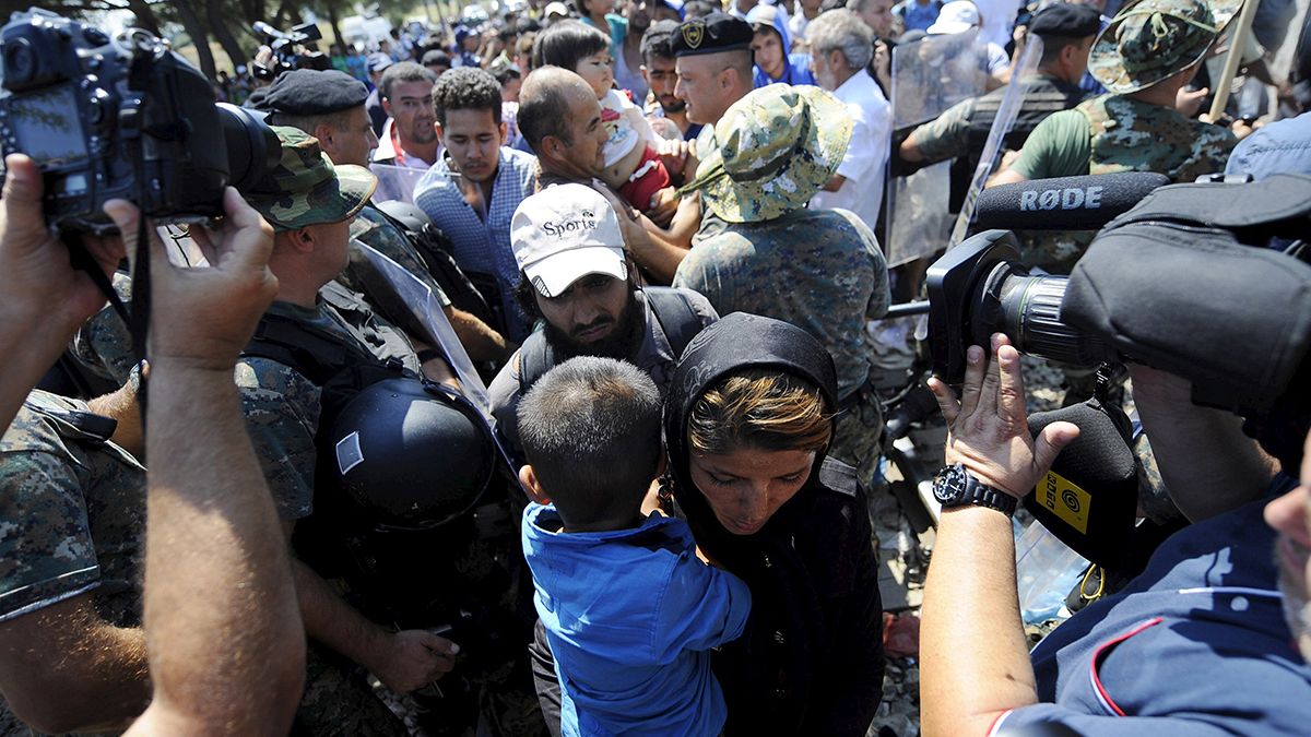 Már nincsenek tömegjelenetek a macedón határon- a kormány segít átjutni a menekülteknek
