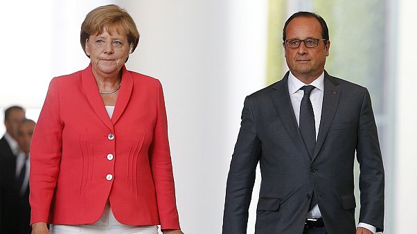 Emergenza migranti. Al vertice franco-tedesco Merkel e Hollande chiedono a Europa risposta omogenea Emergenza migranti. Al vertice franco-tedesco Merkel e Hollande chiedono a Europa risposta omogenea