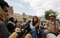 Támadnak és tüntetnek a jemeni húszik