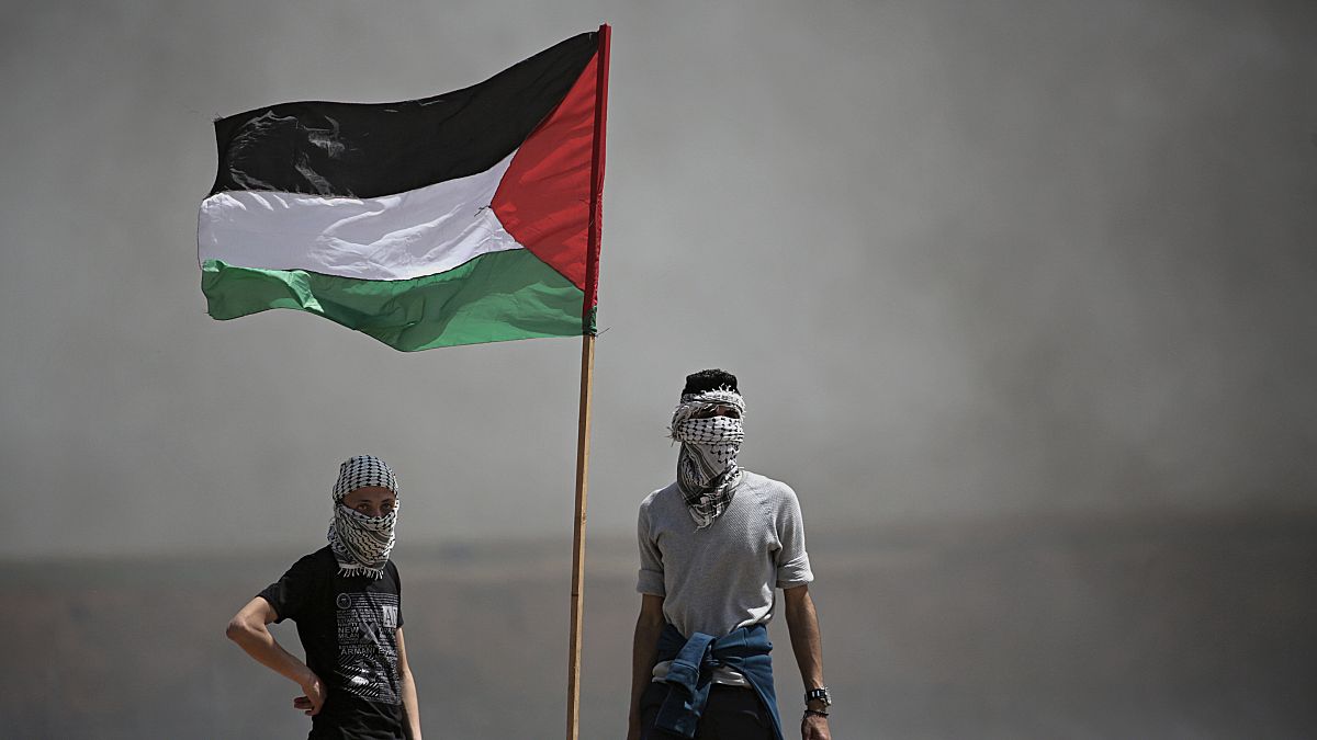 Image: Palestinians protesters