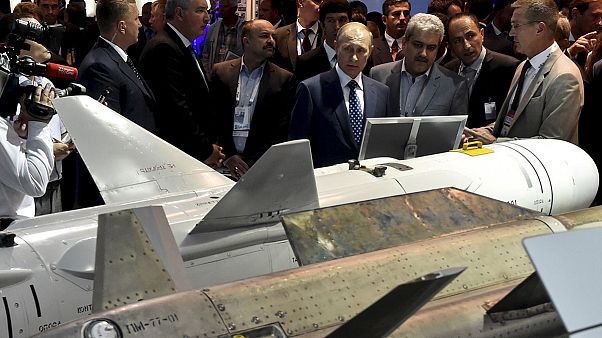 بوتين وعبد الله الثاني وآل نهيان يشاهدون عرض ماكس للطيران بوتين وعبد الله الثاني وآل نهيان يشاهدون عرض ماكس للطيران