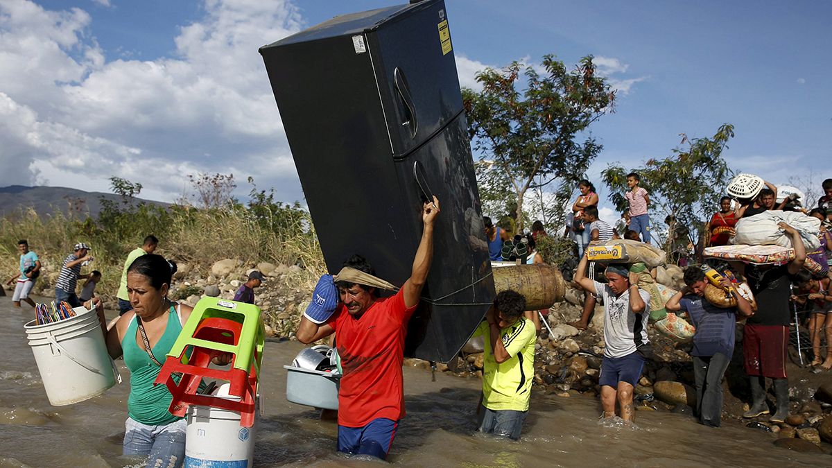 Venezuela força colombianos a regressarem ao país natal