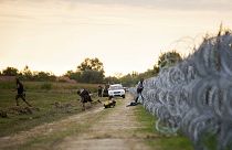 آغاز حصارکشی مرزی مجارستان و افزایش شمار مهاجران