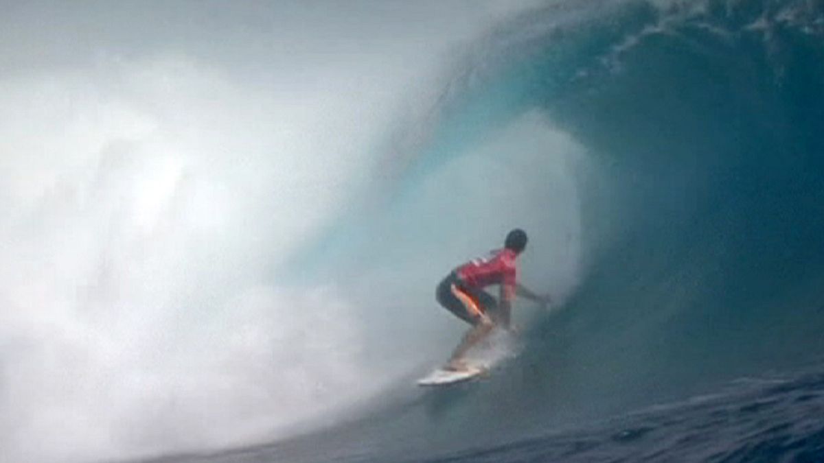 Flores wins in Tahiti five years after last major surf victory