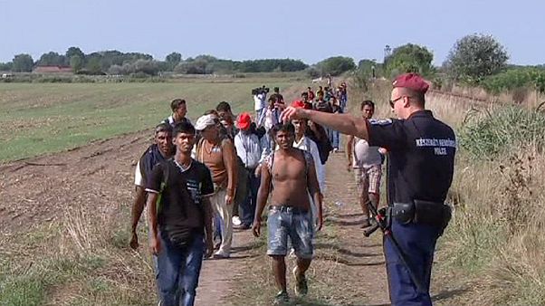 La policía húngara interceptó el miércoles a más de 3.200 inmigrantes clandestinos La policía húngara interceptó el miércoles a más de 3.200 inmigrantes clandestinos